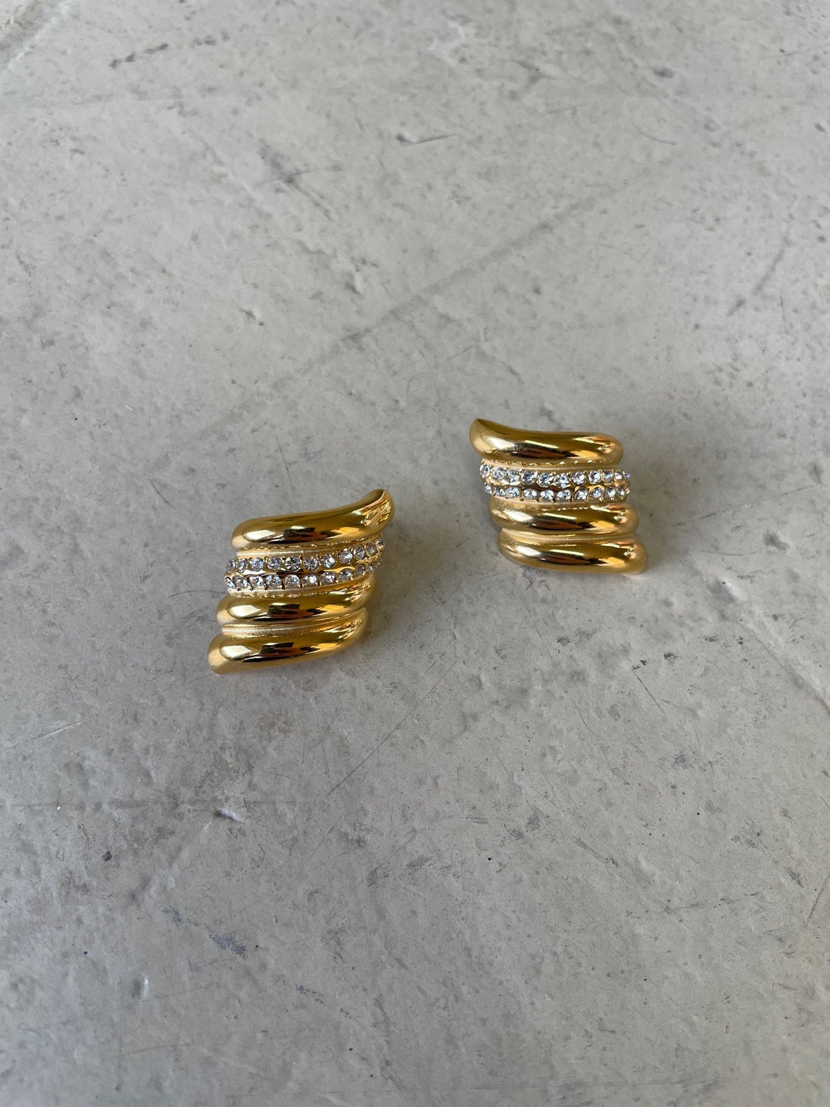 🎁 Ripple Hoop Earrings (100% off)